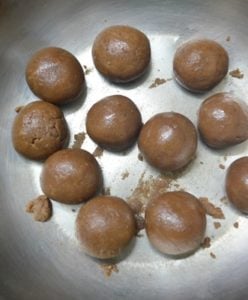 chocolate biscuit balls step 4