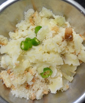 mashed bread, potatoes & green chillies in a bowl