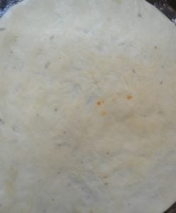 Making thin crust pizza recipe