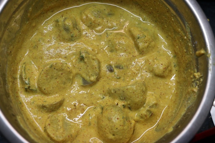 Making tandoori aloo tikka recipe