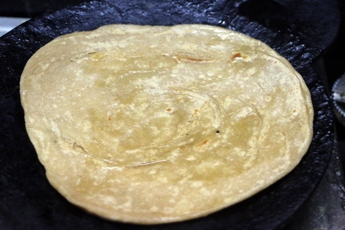 cooking lachha paratha