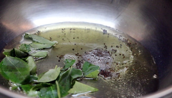 tempering mustard and curry leaves