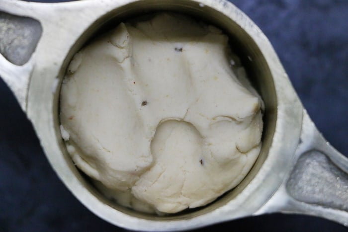 dough placed in chakli maker