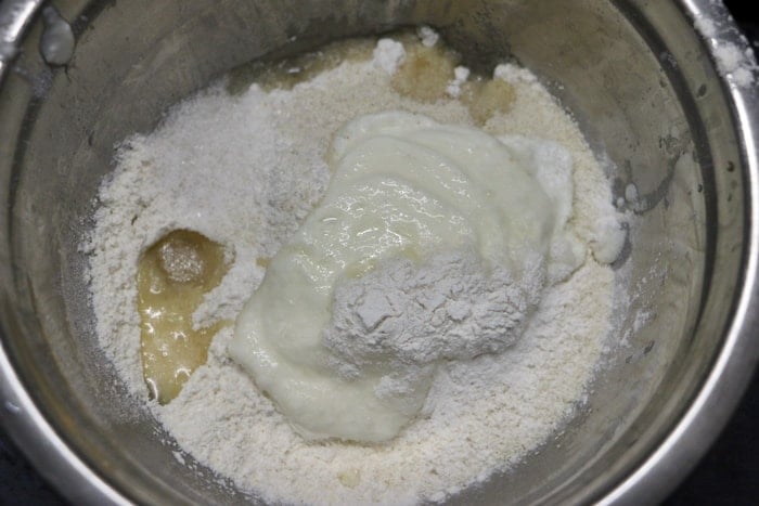 Plain flour maida, rava, baking soda, salt and sugar in a mixing bowl