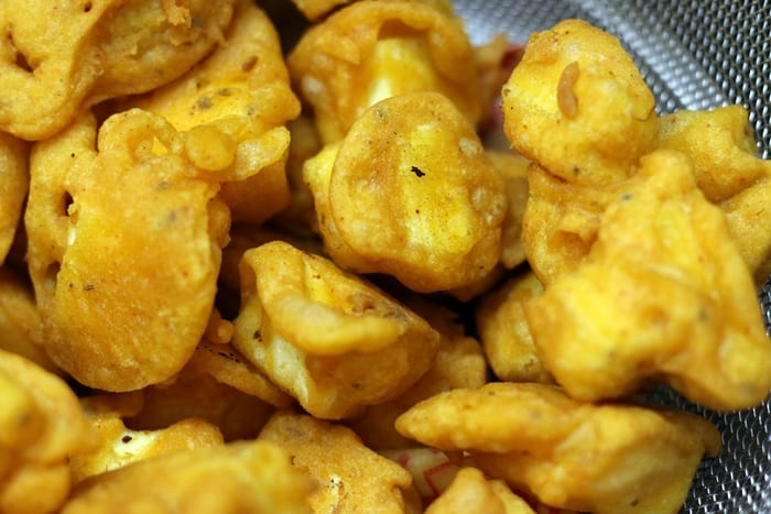 fried paneer pakora in a strainer