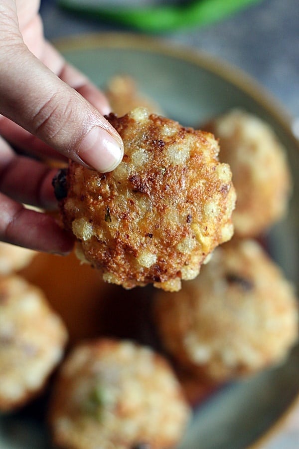 crispy sabudana vada