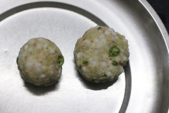 shaping sabudana vada recipe