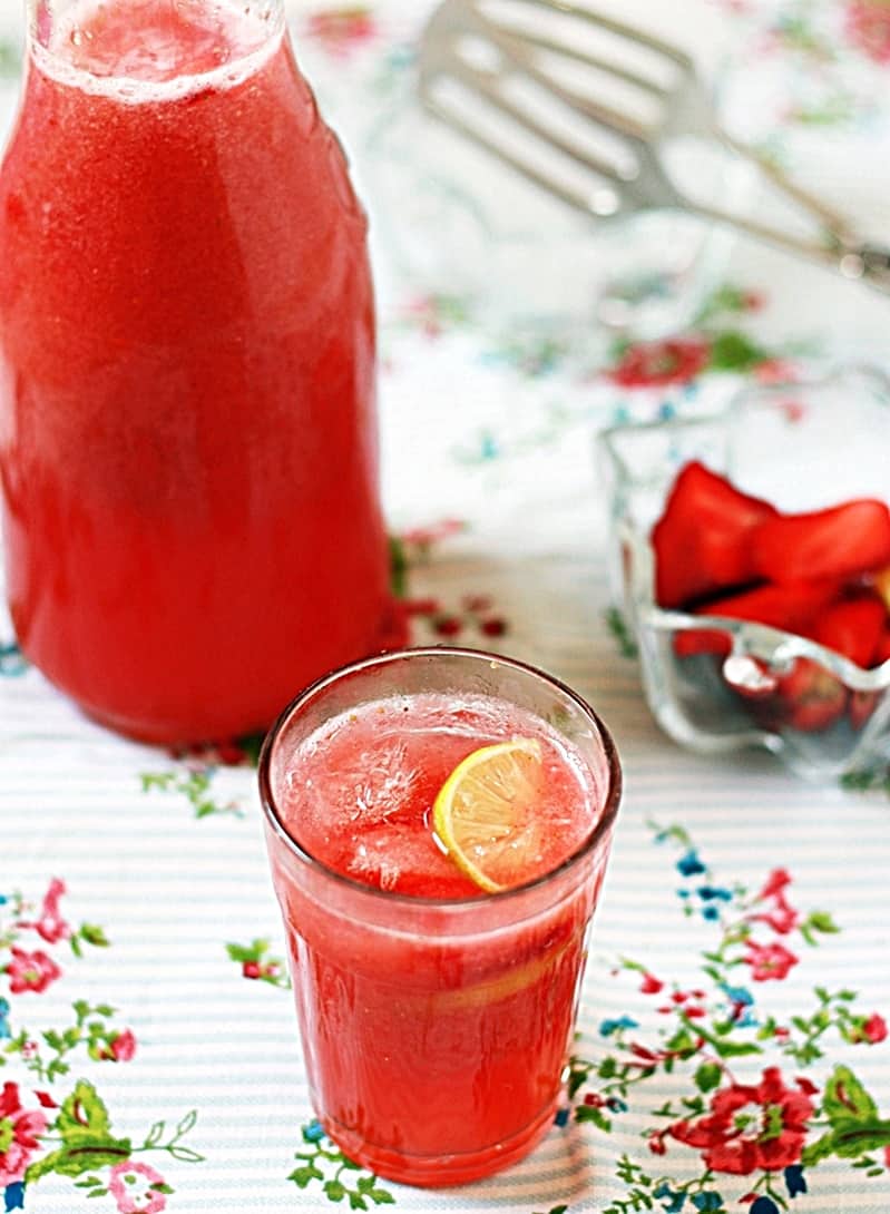 step by step photos of making strawberry lemonade