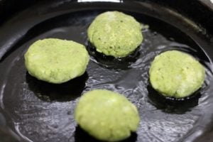 pan frying hara bhara kabab