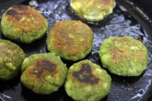 crispy pan fried spinach kabab