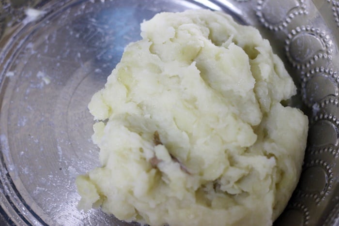 boiled, peeled and mashed potatoes