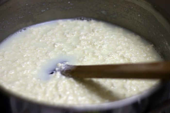 Curdling milk with lemon juice