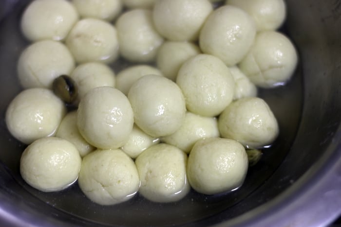 cooked chenna balls to serve as rasgulla or make rasmali