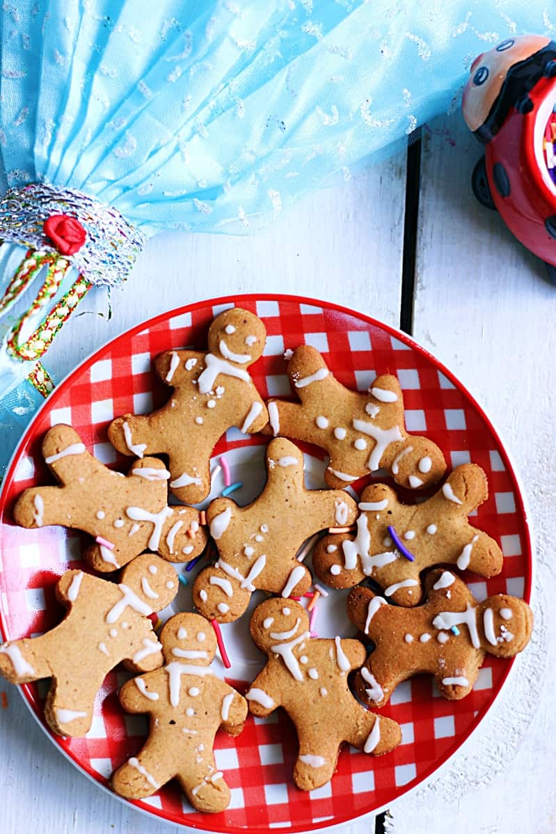 gingerbread man cokies with eggless royal icing