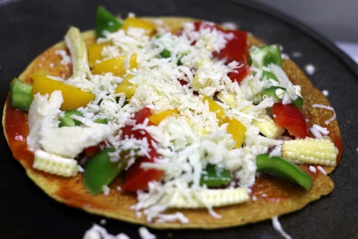 besan-chilla-pizza-recipe-step-3