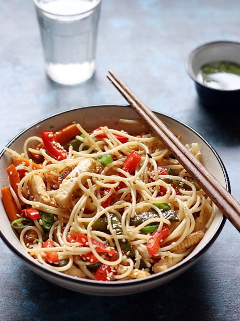 closeup shot of chilli garlic noodles