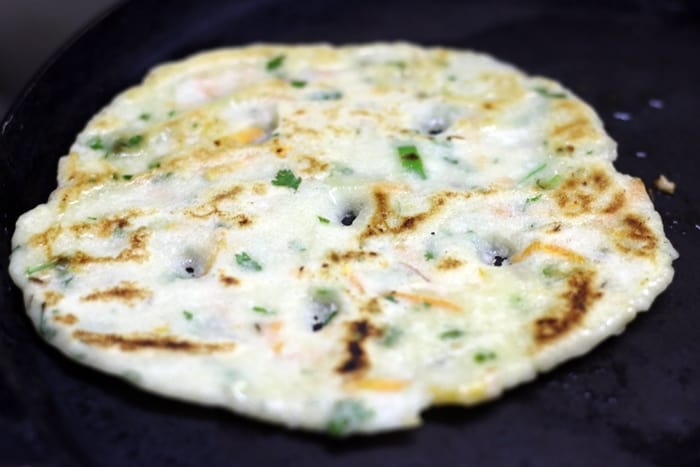 Making akki rotti recipe