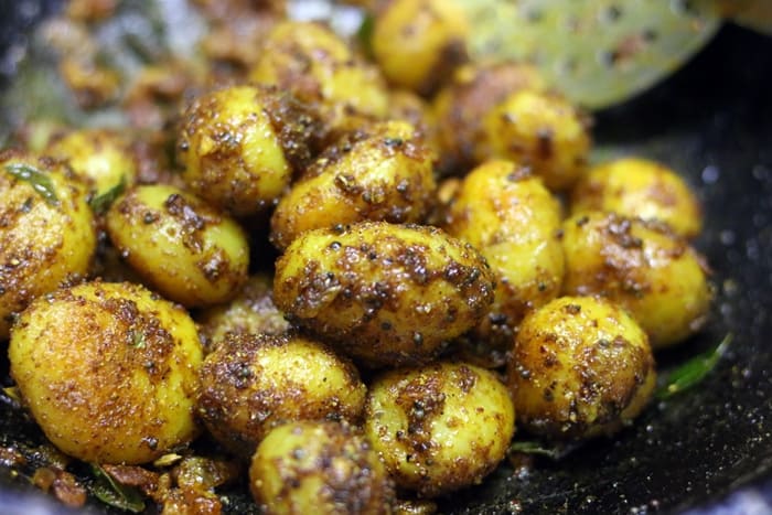 chettinad potato roast recipe step 6