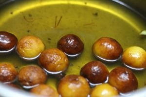 soaking gulab jamun made with milk powder in sugar syrup