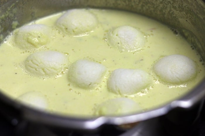 rasgullas dunked in rabdi for rasmalai recipe