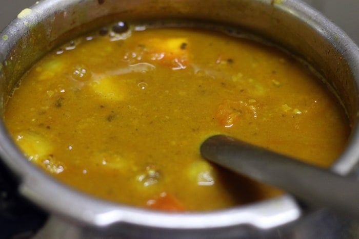 making vengaya sambar recipe,onion sambar recipe