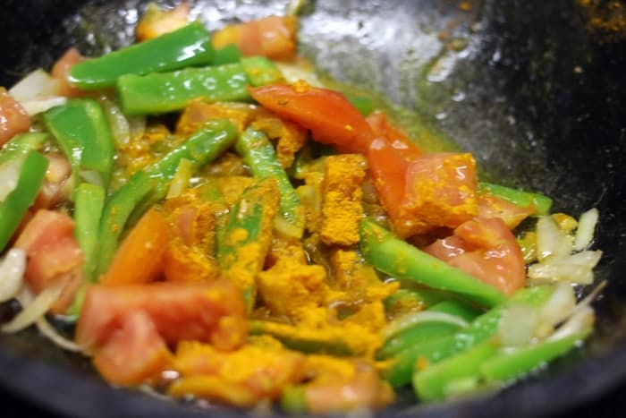 making veg kolhapuri recipe, vegetable kolhapuri recipe