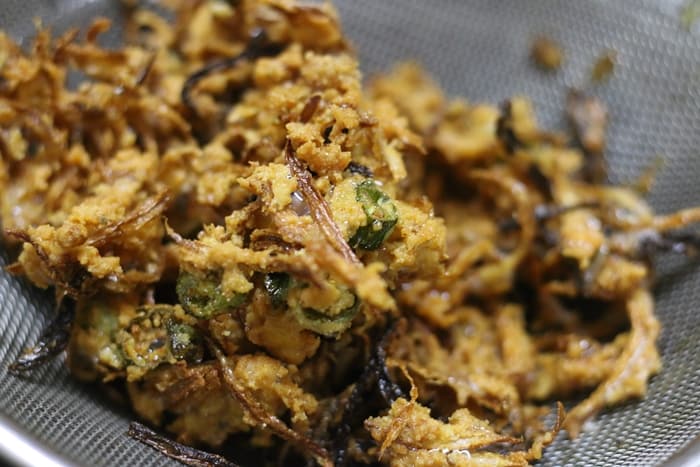 onion pakodi ready to serve