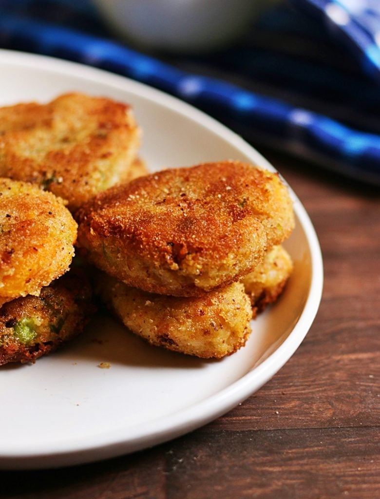 crispy veg cutlet served for snacks in a ceramic plate