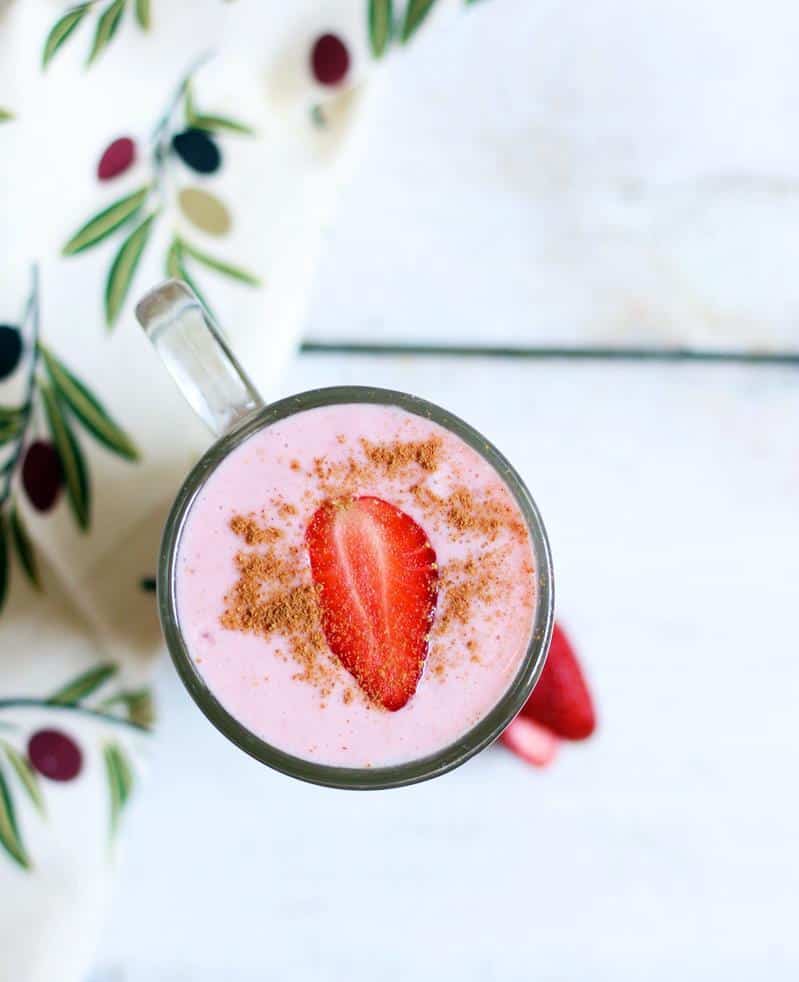 Indian strawberry smoothie recipe with a touch of cardamom.
