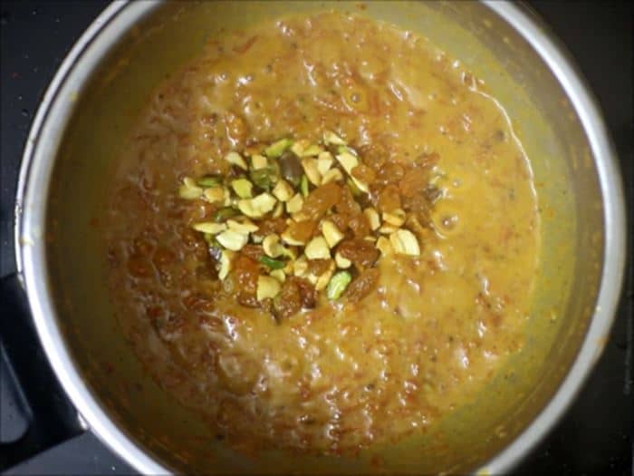 garnishing carrot halwa recipe