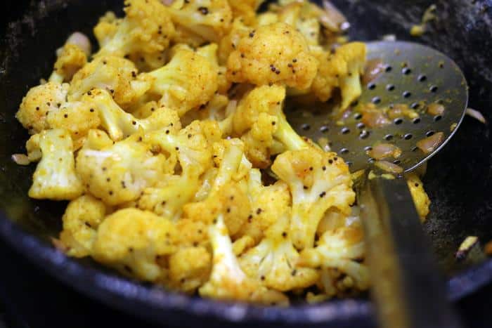 making cauliflower poriyal recipe