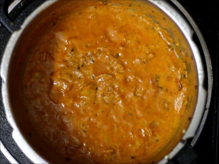 simmering tomato gravy for dahi bhindi recipe, dahi wali bhindi recipe