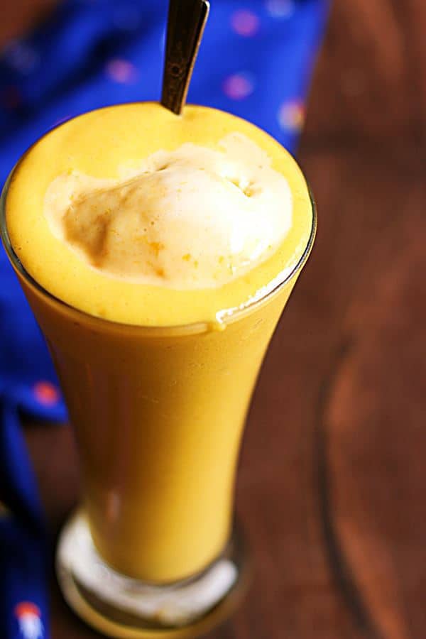 mango milkshake recipe-thick and creamy Indian mango milkshake served with a scoop of ice cream