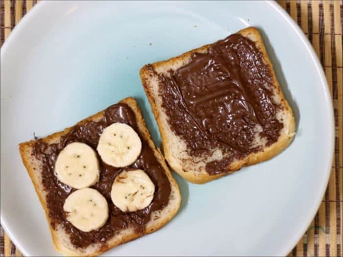 Placing bananas on top for chocolate sandwich