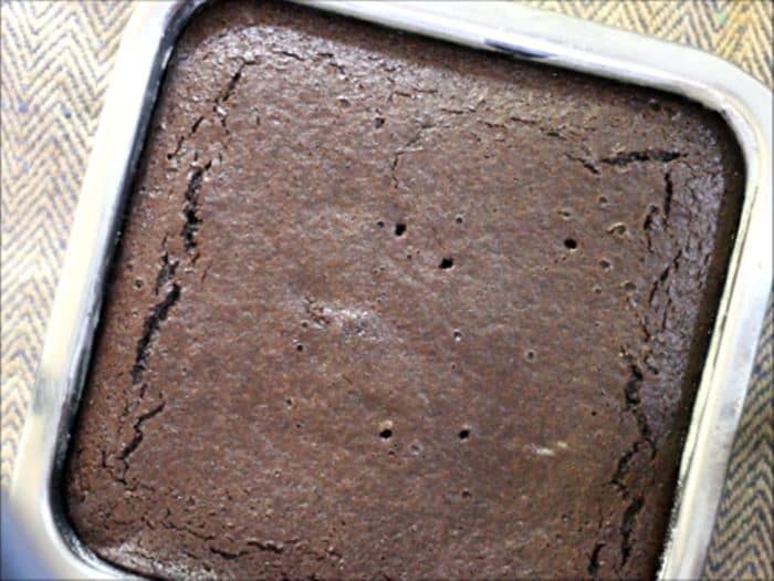 baked eggless chocolate cake 