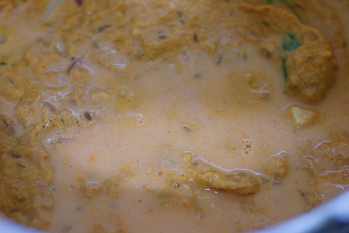simmering the gravy for peas masala