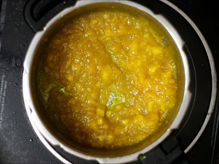 Cooked mango jam ready to be served
