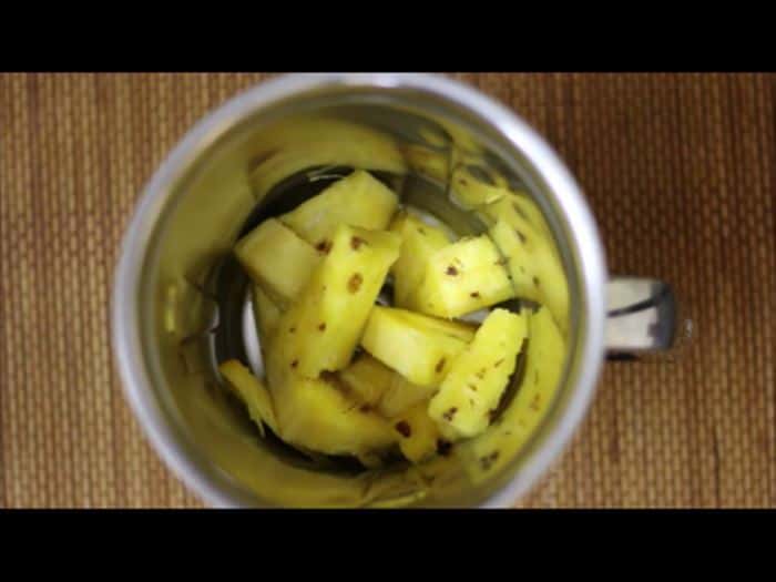 making pineapple juice recipe