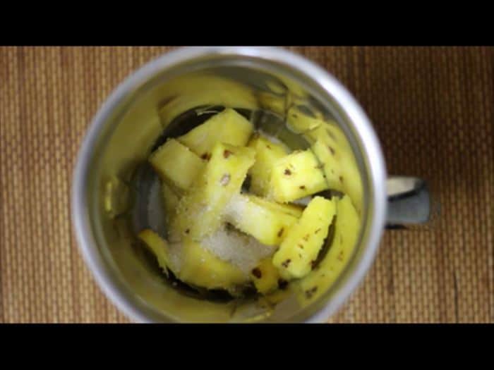 making pineapple juice recipe