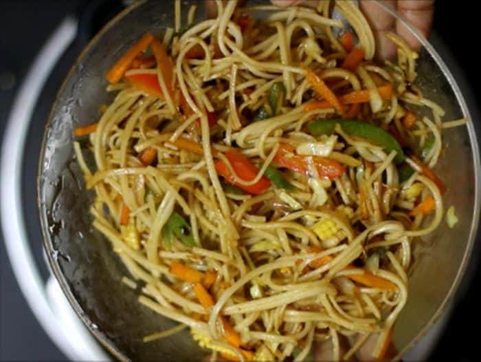 making veg chow mein noodles recipe