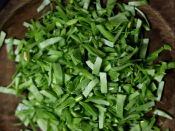 Finely chopped avarakkai for making avarkkai poriyal recipe