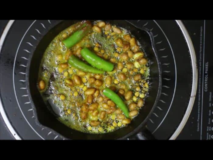 Making Manathakkali Keerai Kootu Recipe