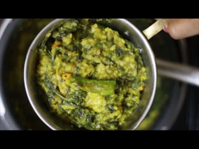 Making Manathakkali Keerai Kootu Recipe