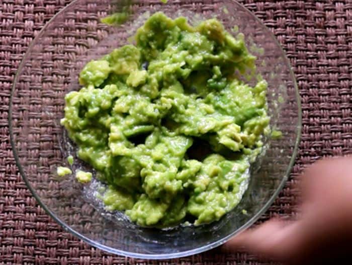 guacamole recipe making-mashed avocado