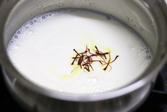 saffron added to milk for making saffron milk recipe