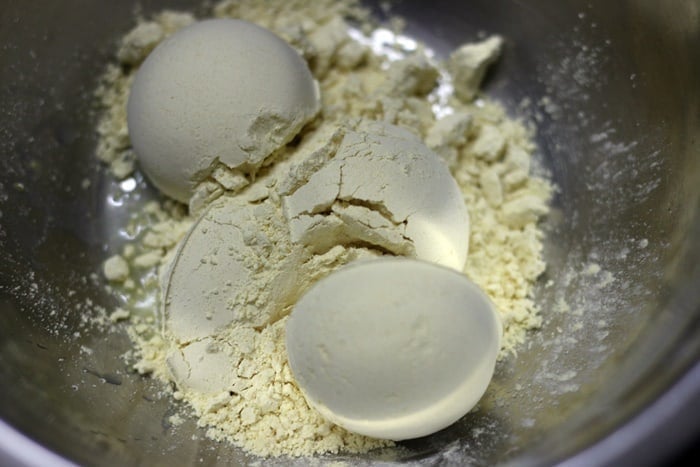 Measured chickpea flour or besan for making savory french toast