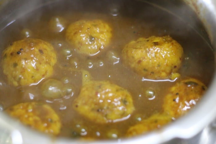 how to make paruppu urundai kuzhambu recipe