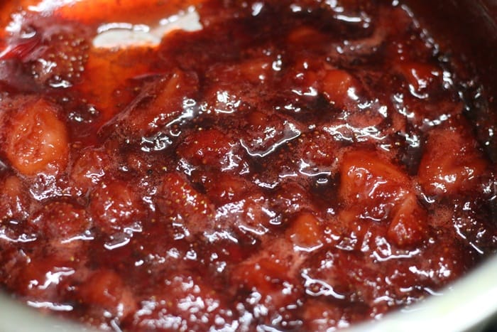 Strawberry sauce ready