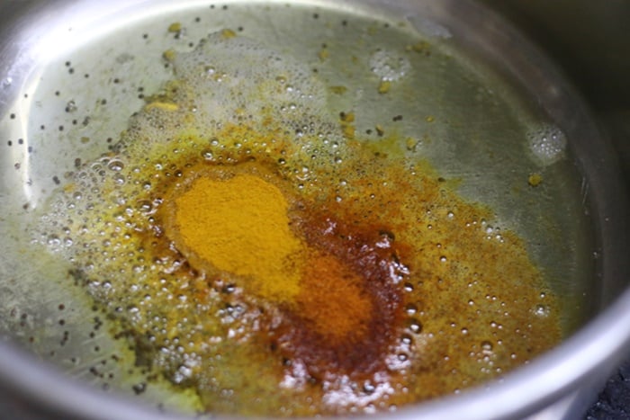 Sauteing spice powders in sesame oil