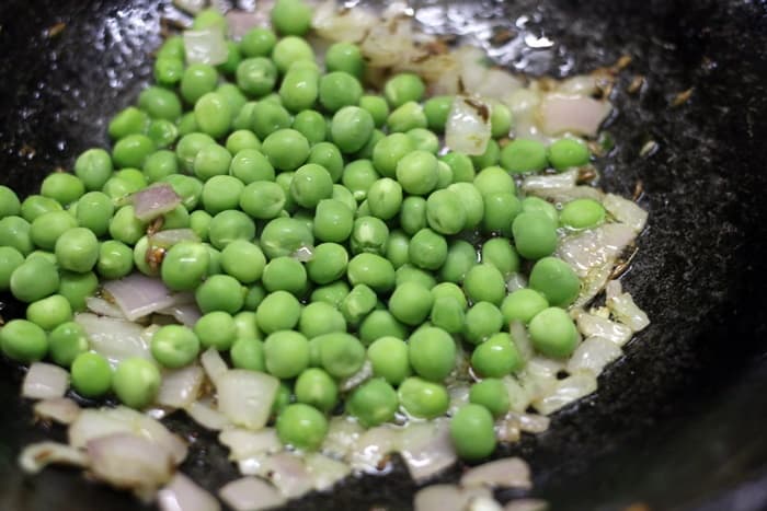 Green peas added for making gajar matar recipe